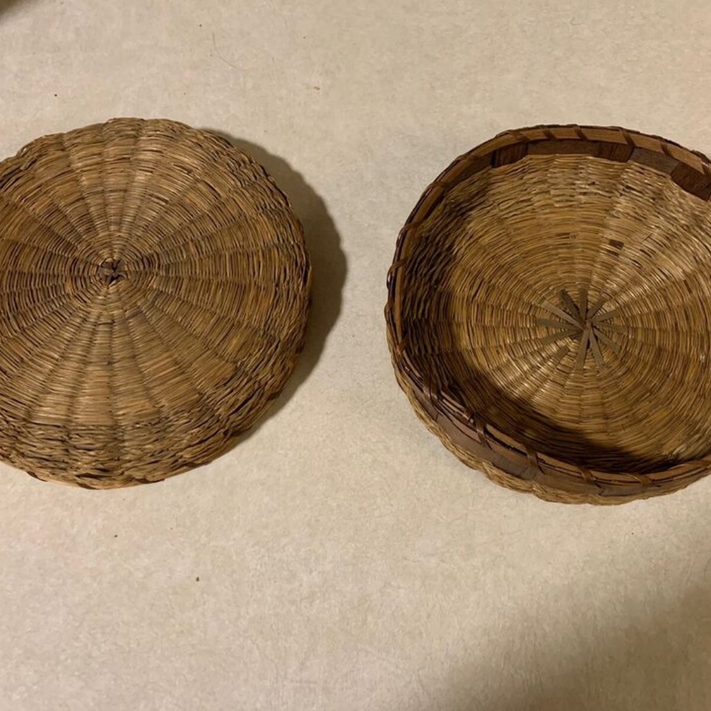 VINTAGE ? WONDERFUL BASKET W/ COVER BASKETWEAVES UNIQUE